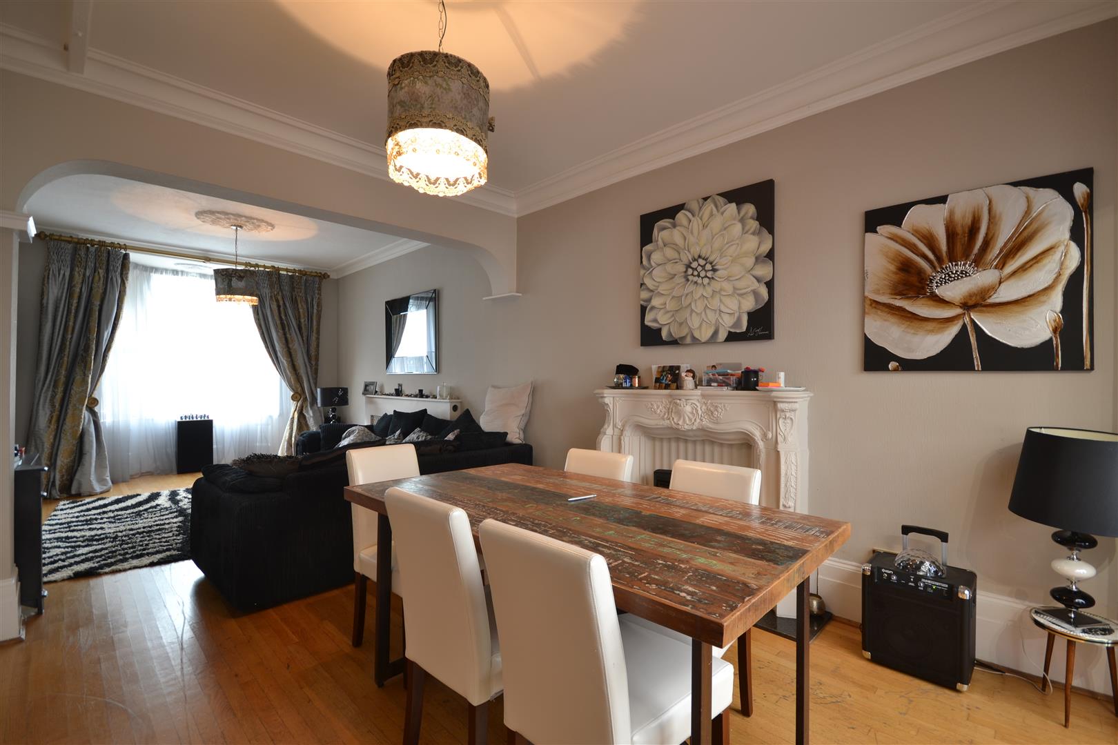 LOUNGE/DINER